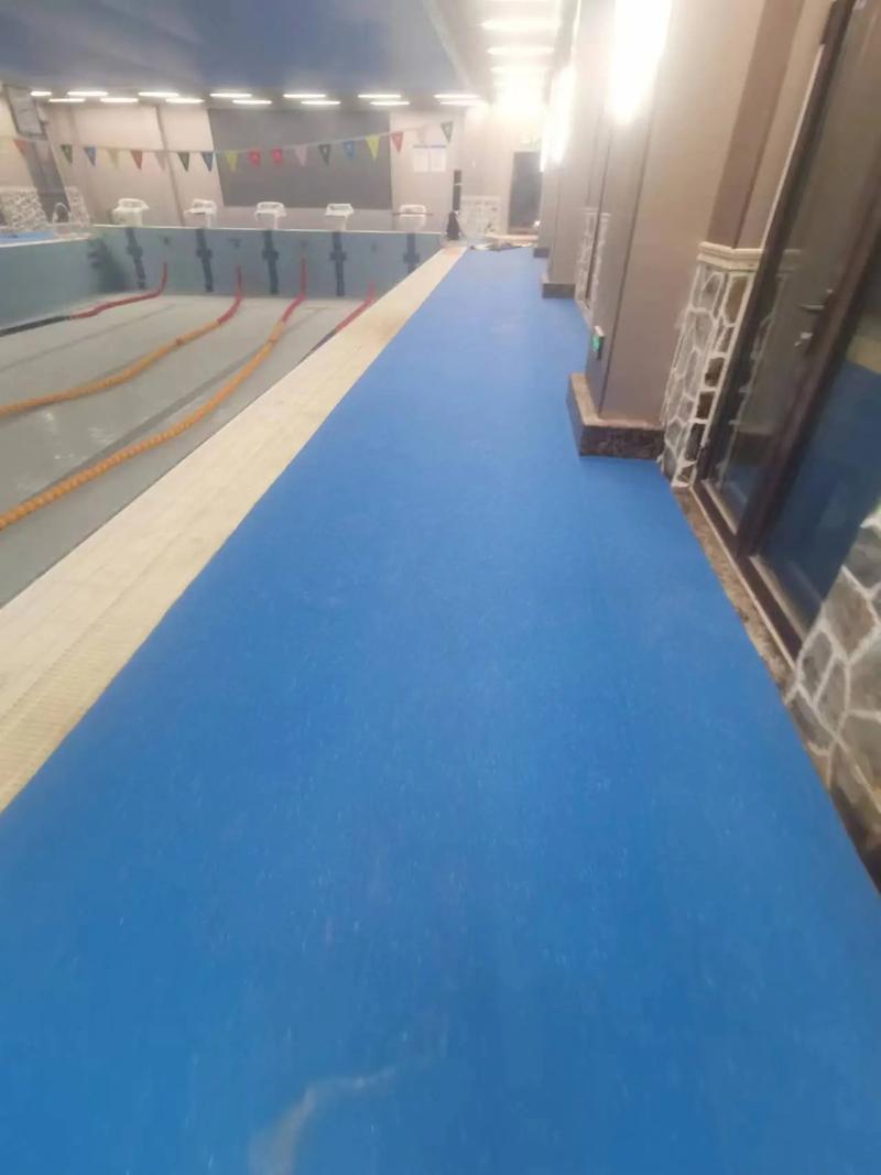 山東濟南游泳館專業(yè)防滑塑膠地板施工完畢!3.0厚,顏色齊全,